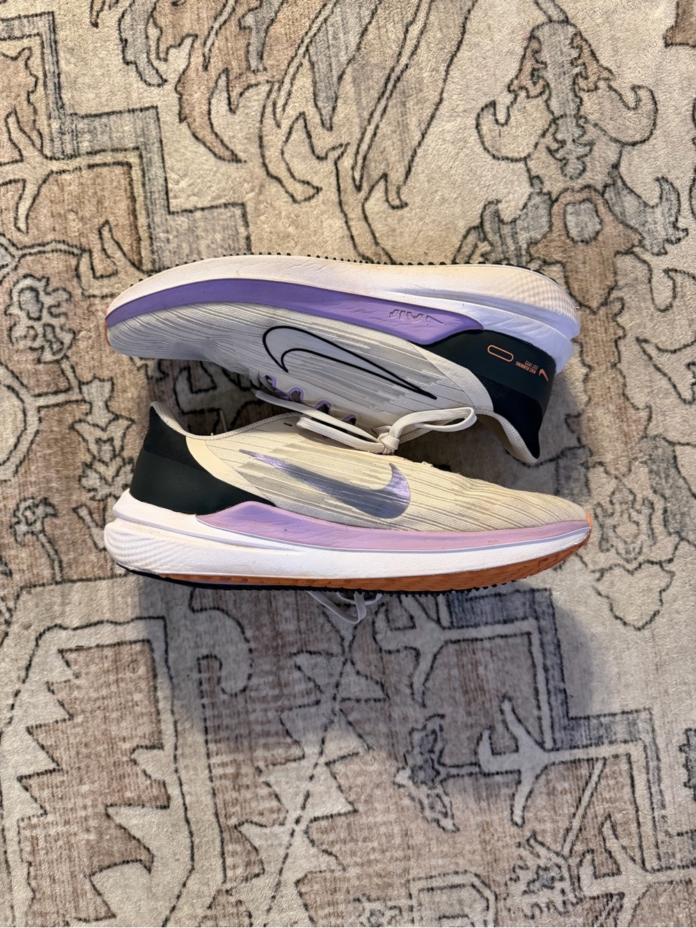 Nike Women’s White & Lavender Running Shoes